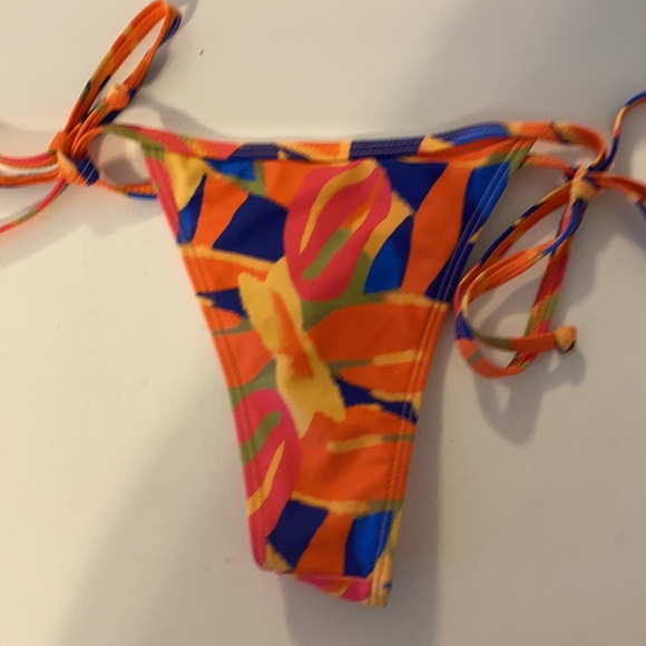 Multicolored string bikini - Picture 4 of 4